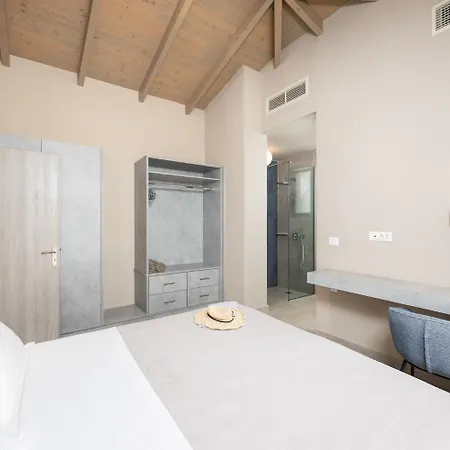 Margarita Villa *