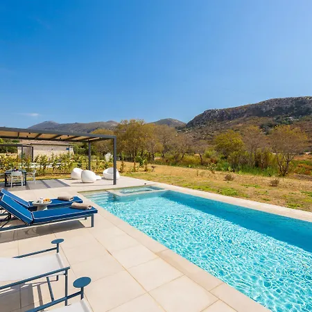 Margarita Villa *